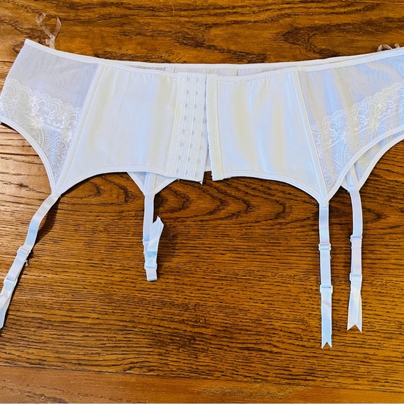 Chic‎ White Lace Garter Belt - Picture 5 of 9